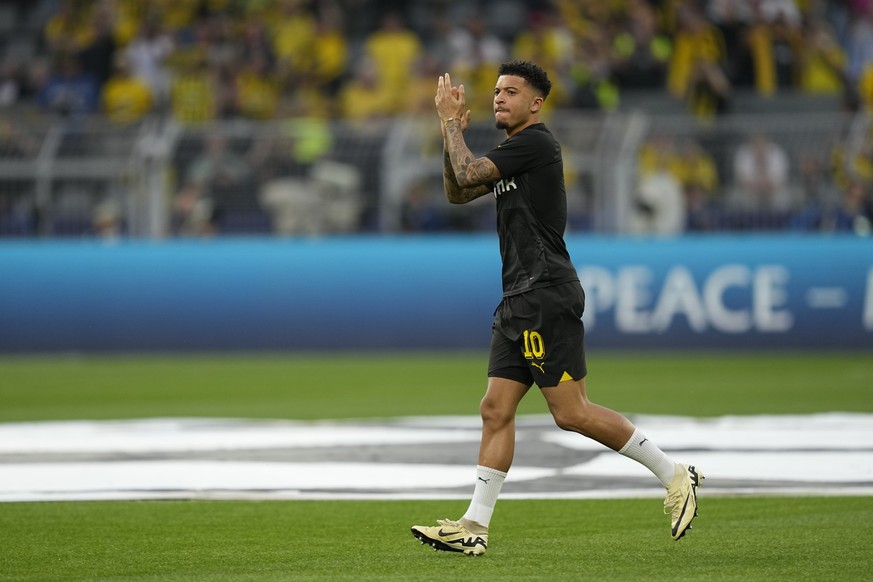 Dortmund&#039;s Jadon Sancho applauds fans as he enters to the pitch prior to the Champions League semifinal first leg soccer match between Borussia Dortmund and Paris Saint-Germain at the Signal-Idun ...