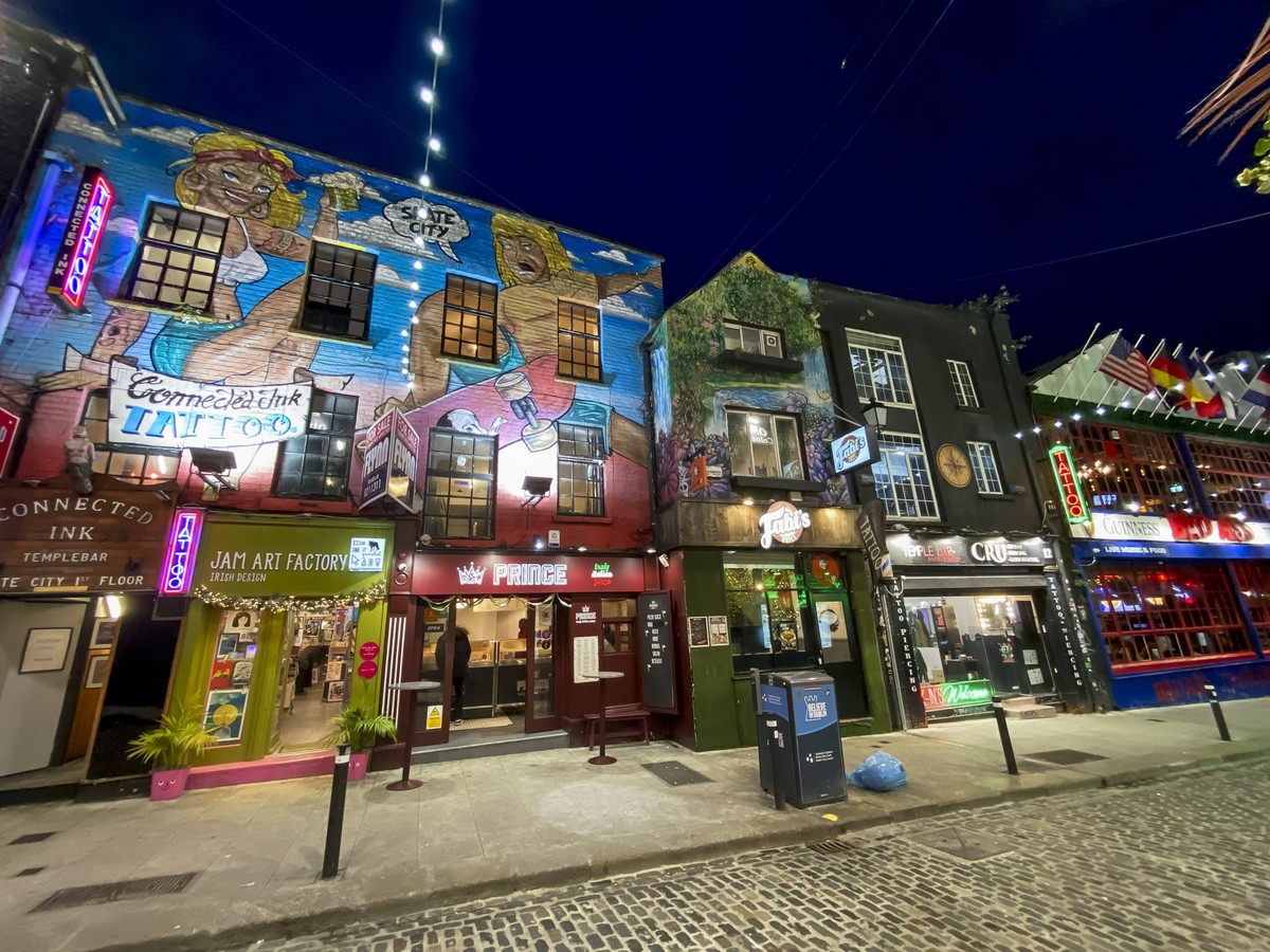 Daily Life In Dublin General view of Temple Bar Area in Dublin, Ireland, on November 2024 Dublin Ireland PUBLICATIONxNOTxINxFRA Copyright: xMairoxCinquettix originalFilename: cinquetti-dailylif241120_ ...