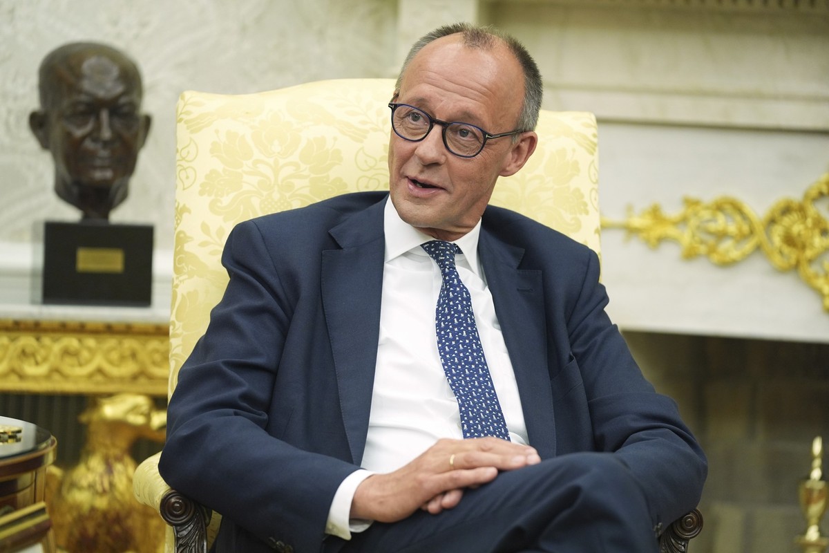 Germany&#039;s Chancellor Friedrich Merz attends a meeting with President Donald Trump in the Oval Office of the White House, Thursday, June 5, 2025, in Washington. (AP Photo/Evan Vucci)