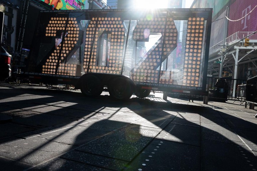 NEW YORK, NEW YORK - DECEMBER 21: The &quot;2021&quot; numbers that will replace the &quot;2020&quot; on the top of the One Times Square building cast a shadow in Times Square on December 21, 2020 in  ...