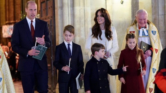 . 08/12/2023. London, United Kingdom. Prince William and Kate Middleton and their children Prince George, Princess Charlotte and Prince Louis at the Christmas carol service at Westminster Abbey in Lon ...
