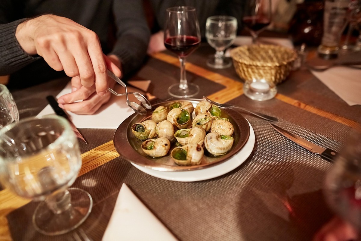 Escargot snail dish at restaurant, Escargot dish, cooked snails served in a French restaurant, Escargot dish, cooked snails served in a French restaurant, 19.04.2022, Copyright: xGudellax Panthermedia ...