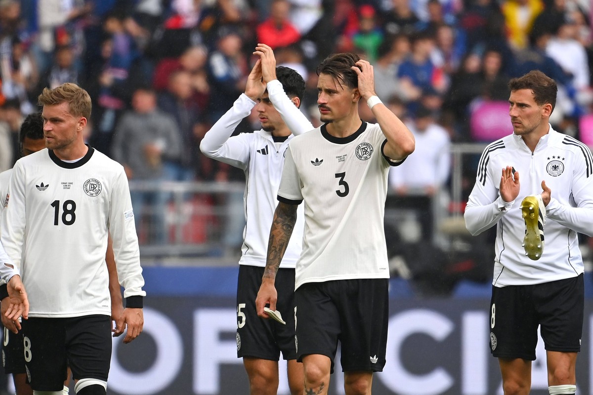 v.re:Leon GORETZKA GER,Robin KOCH GER,Maximilian MITTELSTAEDT GER nach Spielende,Aktion. Fussball Nations League Final Four Spiel um Platz 3 Deutschland GER - Frankreich FRA 0-2 am 08.06.2025 , Fussba ...
