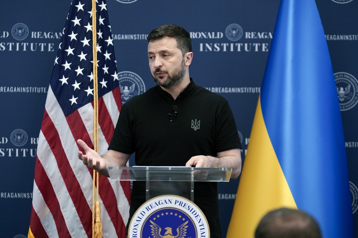 09.07.2024, USA, Washington: Der ukrainische Präsident Wolodymyr Selenskyj spricht im Ronald Reagan Institute am Rande des NATO-Gipfels. Foto: Jose Luis Magana/AP/dpa +++ dpa-Bildfunk +++