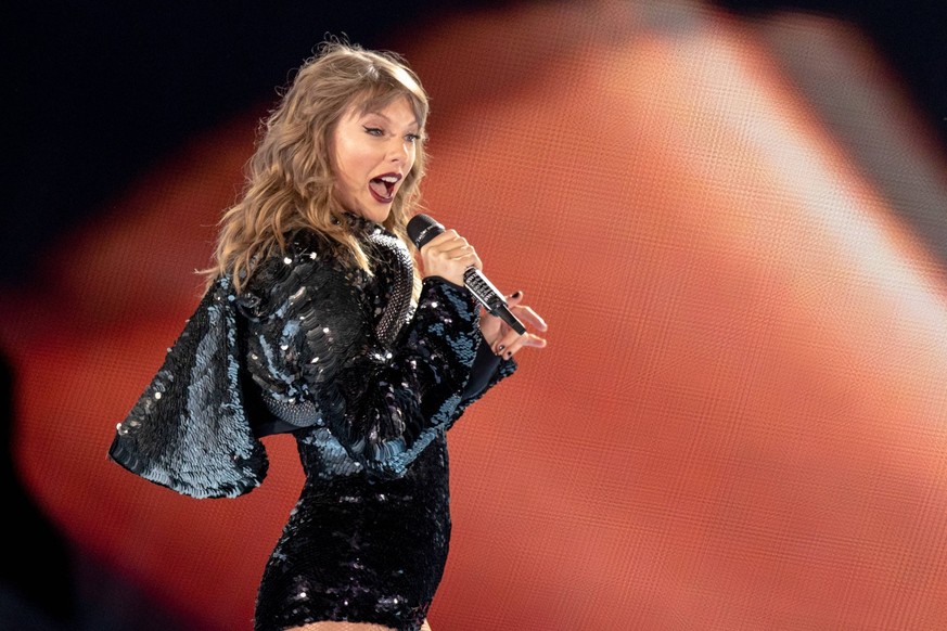 Entertainment Themen der Woche KW22 Entertainment Bilder des Tages June 1, 2018 - Chicago, Illinois, U.S - TAYLOR SWIFT during the Reputation Tour at Soldier Field in Chicago, Illinois Chicago U.S. -  ...