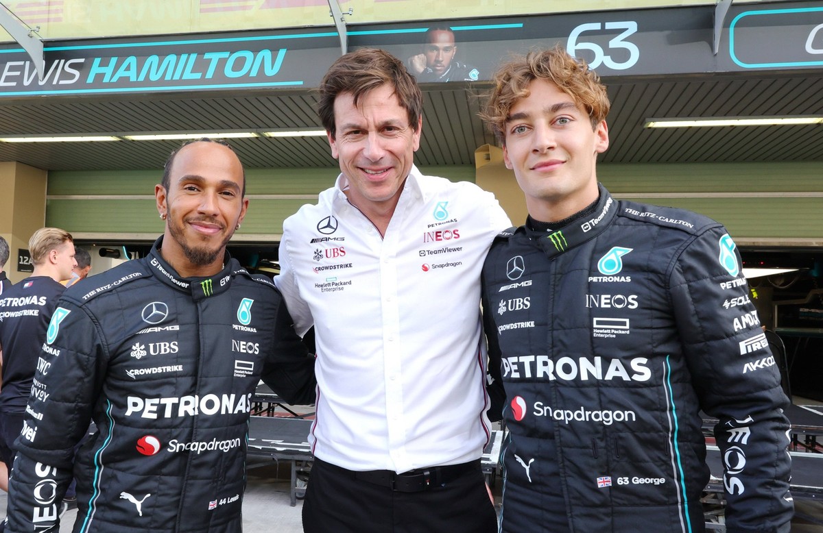 44 Lewis Hamilton GBR, Mercedes-AMG Petronas F1 Team, Toto Wolff AUT, Mercedes-AMG Petronas F1 Team, 63 George Russell GBR, Mercedes-AMG Petronas F1 Team, F1 Grand Prix of Abu Dhabi at Yas Marina Circ ...