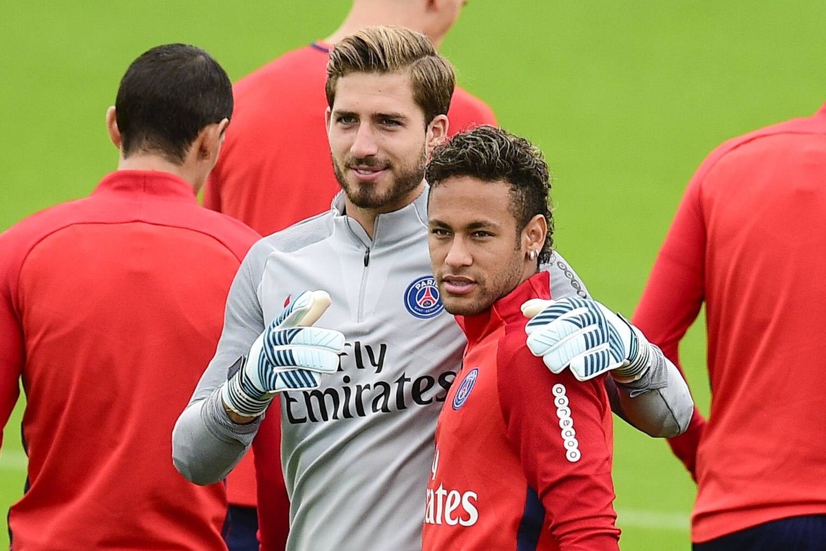 Bilder des Tages SPORT TRAPP Kevin (PSG) et Neymar Jr (PSG) FOOTBALL : Entrainement du PSG - Centre Ooredoo - 18/08/2017 JBAutissier/Panoramic PUBLICATIONxNOTxINxFRAxITAxBEL
Images the Day Sports Tra ...