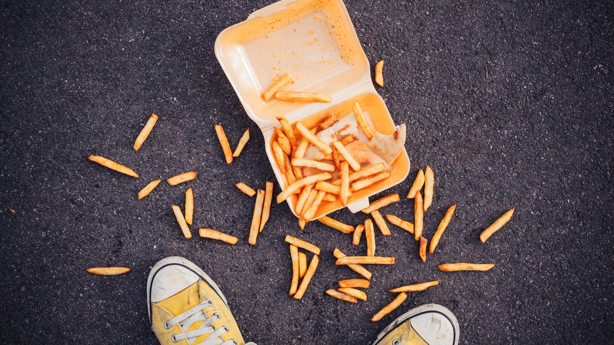 Eating on the floor – how long do germs really last?
