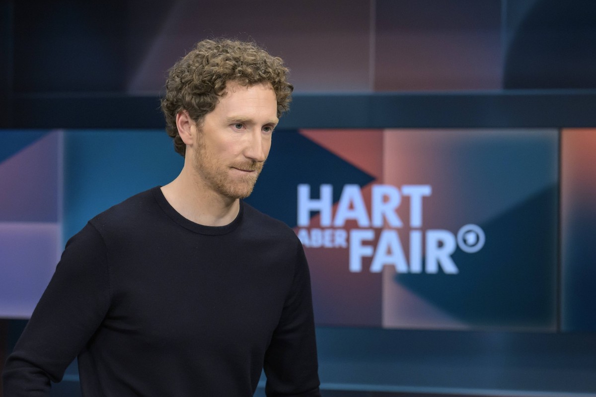 GER, Berlin, hart aber fair - Polittalk, TV, Format, mit Moderator - Louis Klamroth, Das Erste, Das Thema: Der Vierkampf: Wer schafft es in den Bundestag, wer fliegt raus im Bild v.l.: Louis Klamroth ...