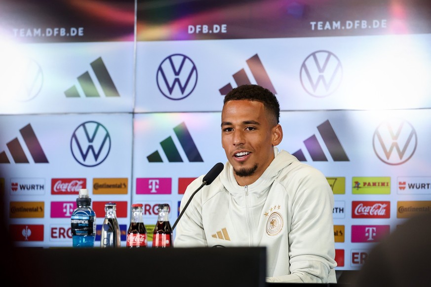 27.03.2023, Hessen, Frankfurt/Main: Fußball: Nationalmannschaft, Deutschland, vor dem Länderspiel gegen Belgien. Thilo Kehrer spricht auf einer Pressekonferenz der Nationalmannschaft auf dem DFB-Campu ...