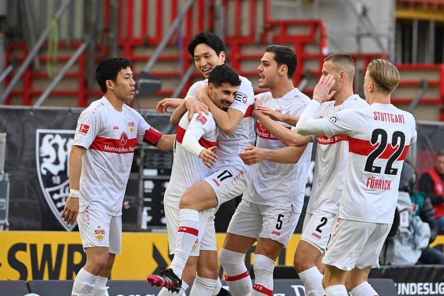 kollektiver um Torjubel Gil BASTIAO DIAS VfB Stuttgart nachTor zum 1-0,li::Wataru ENDO VFB Stuttgart, oben:Genki Haraguchi VFB Stuttgart. Re:Konstantinos MAVROPANOS VFB Stuttgart, Waldemar ANTON VFB S ...