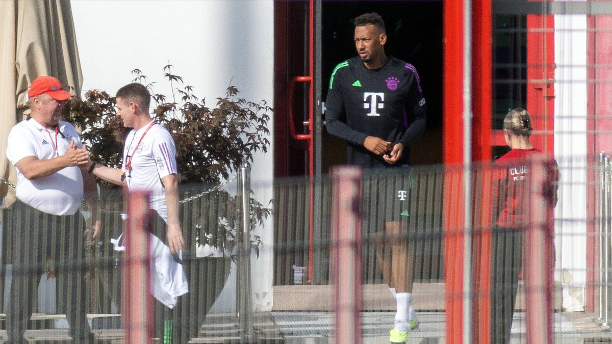 Jerome Boateng nimmt am Sonntag Morgen am Training des FC Bayern M