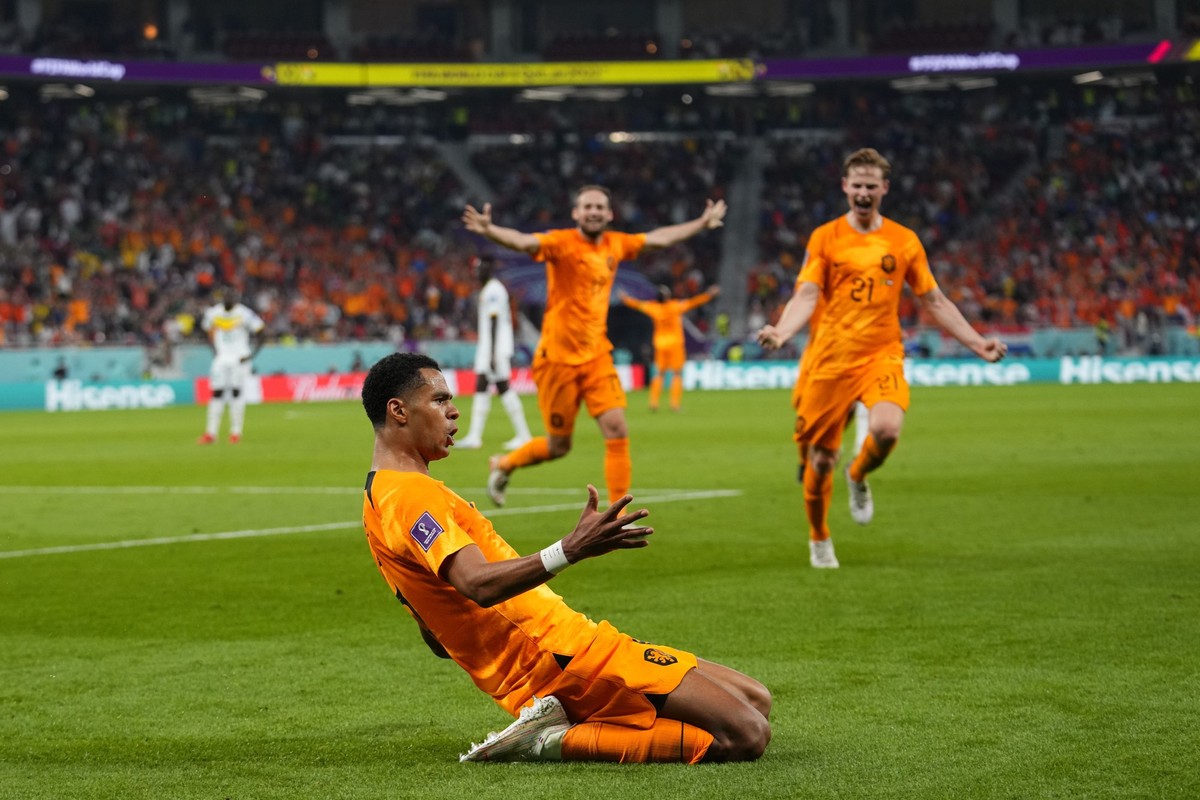 Cody Gakpo of the Netherlands celebrates scoring his side's opening goal during the World Cup, group A soccer match between Senegal and Netherlands at the Al Thumama Stadium in Doha, Qatar, Monda ...