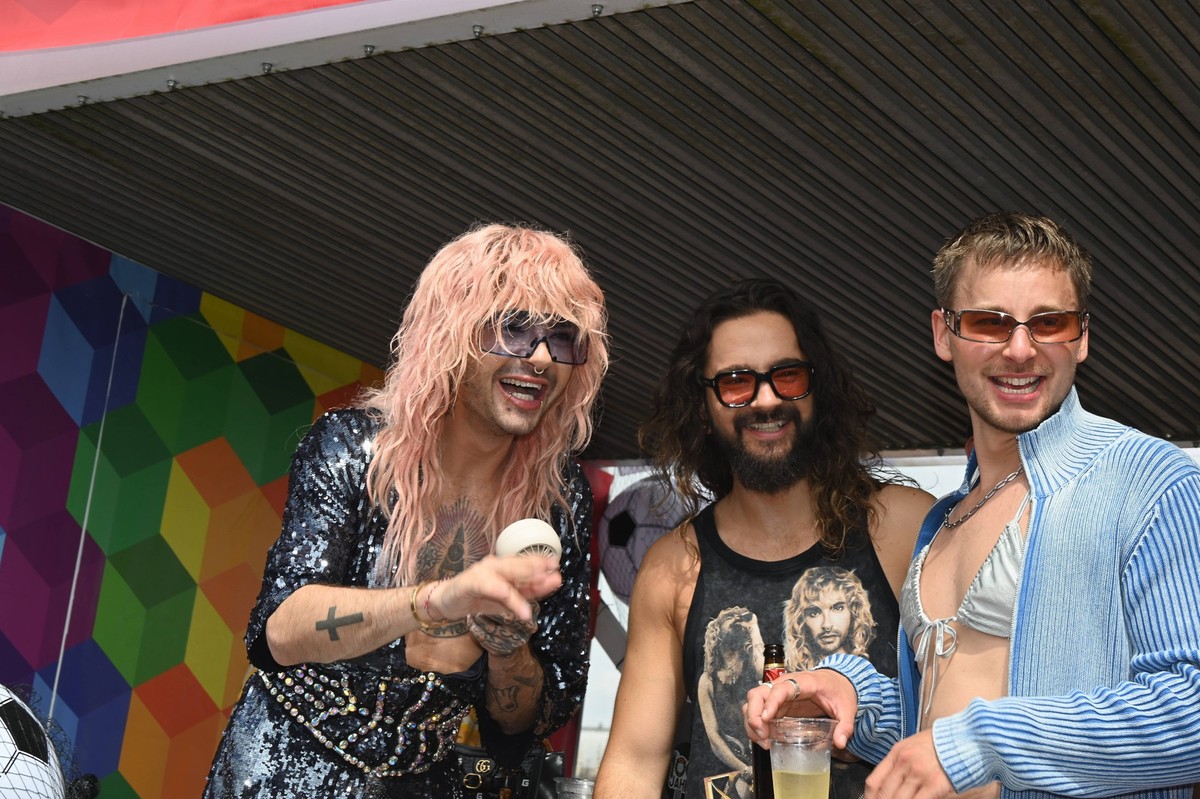 Bill und Tom Kaulitz alsTeilnehmer des Christopher Street Day CSD in K�ln. An der Parade mit dem diesj�hrigen Motto F�r Menschenrechte Viele. Gemeinsam. Stark nahmen �ber 200 Gruppen von Lesben und Sc ...