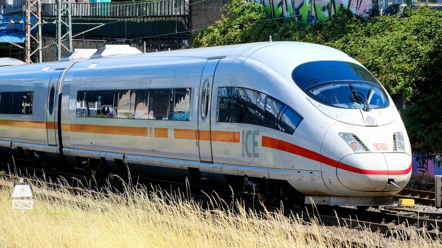 Düsseldorf 07.07.2023 ICE Nahverkehr Fernverkehr ÖPNV DB Deutsche Bahn Tarife Pendler Homeoffice Tickets Ticket Lokführer-Gewerkschaft Lokomotivführerstreik Lokführerstreik Eisenbahn- und Verkehrsgewe ...