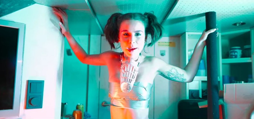Im Video zu "Skinny Bitch" zeigt sich Lena stark und sexy.