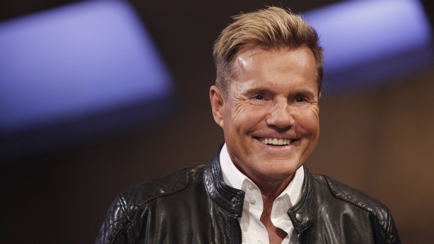 Die Jurorin der 12. Staffel der Musik-Castingshow Deutschland sucht den Superstar (DSDS) des Fernsehsenders RTL, der Musikproduzent Dieter Bohlen, posiert am Samstag (03.10.2015) im MMC Fernsehstudio  ...