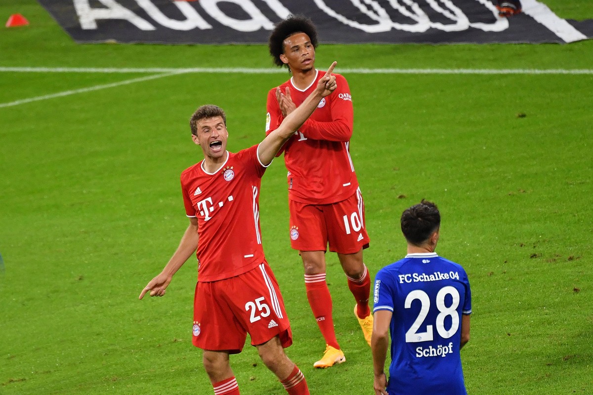 Torjubel Thomas MUELLER M�LLER,Bayern Muenchen nach Tor zum 6-0, Jubel,Freude,Begeisterung,Aktion. hi:Leroy SANE Bayern Muenchen, Fussball 1. Bundesliga Saison 2020/2021,1.Spieltag,Spieltag01, FC Baye ...