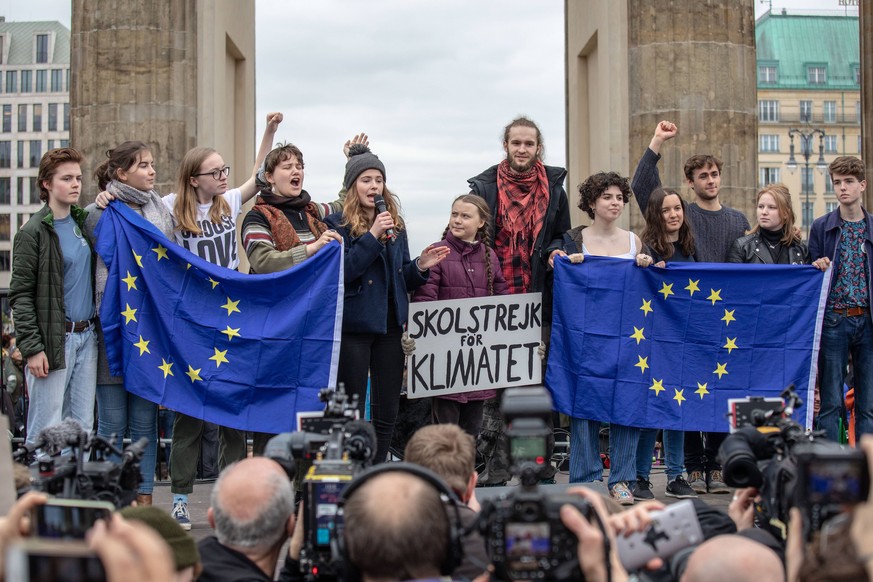 March 29, 2019 - Berlin, Berlin, Germany - Luisa Neubauer (5-L) and Swedish environmental activists Greta Thunberg (6-L) stand together with other activists on stage under the Brandenburg gate during  ...