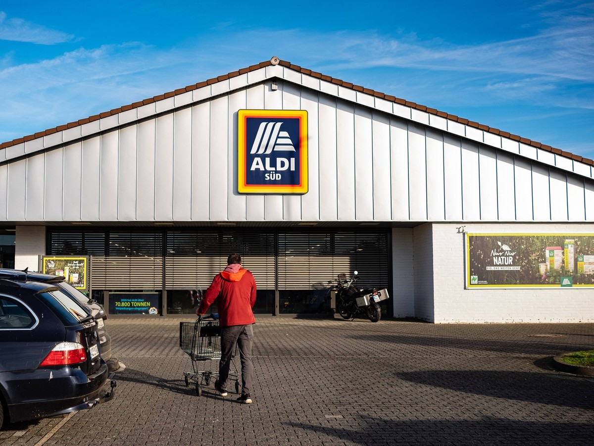 ALDI Filiale in Aachen Oberforstbach am 27. Dezember 2024. GERMANY - AACHEN - DISCOUNTER