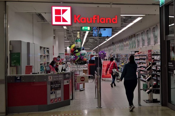 Kaufland ist ein Unternehmen des Lebensmitteleinzelhandels mit Sitz in Neckarsulm, Deutschland. Es betreibt aktuell rund 1.300 Filialen und ist neben Deutschland in sieben weiteren Laendern vertreten. ...