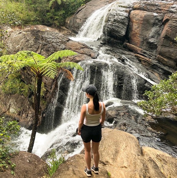 Hier ist Nadja in Sri Lanka auf einer Backpacking-Reise im Nationalpark Horton Plains.