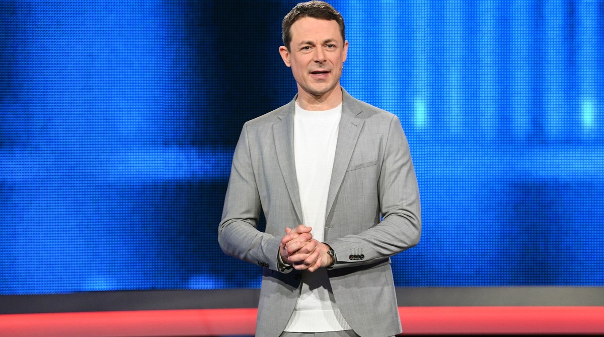 ARD GEFRAGT - GEJAGT FOLGE 738, "Alexander Bommes präsentiert beliebtes Quizformat", am Montag (13.05.24) um 18:00 Uhr im ERSTEN.
Moderator Alexander Bommes.
© ARD/Uwe Ernst, honorarfrei - V ...