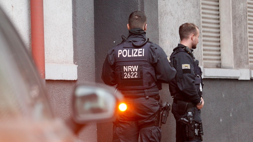 Razzia Gegen Reichsbürger: Diese Verbindungen Schlagen Hohe Wellen! - eo3ftf4