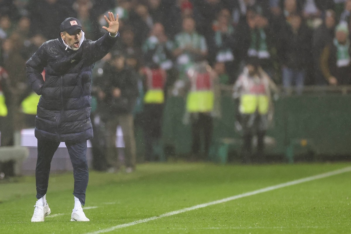 Germany, Bremen, 19.12.2023, WOHNINVEST Weserstadion, Werder Bremen vs RB Leipzig - 1. Bundesliga, Trainer Marco Rose RB Leipzig gestures Bremen WOHNINVEST Weserstadion Germany *** Germany, Bremen, 19 ...