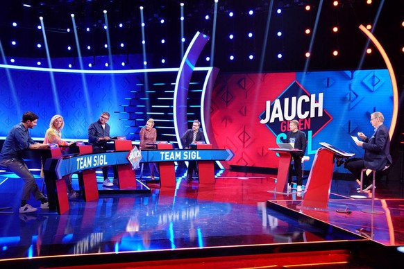 News-Moderator Daniel Bröckerhoff, das Ehepaar Susanne und Hans Sigl, Moderatorin Andrea Kiewel und Comedian Paul Panzer traten als Team gegen Jauch an.