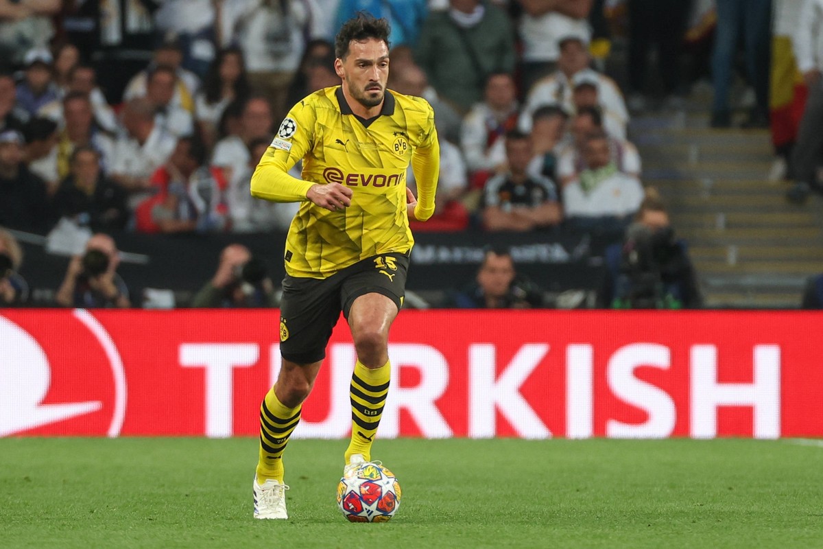 UEFA Champions League Finale 2024 - Borussia Dortmund - Real Madrid am 01.06..2024 im Wembley-Stadion in London Mats Hummels Dortmund 15 am Ball *** UEFA Champions League Final 2024 Borussia Dortmund ...