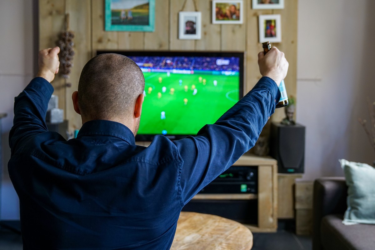 Fehlen die Fans vor dem Fernseher und im Stadion, entgehen den Clubs viele Einnahmen.