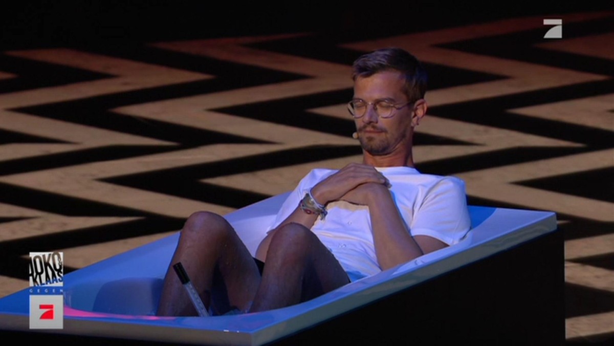 Joko: Die Eiswanne hatte es in sich, doch der Entertainer gab alles.