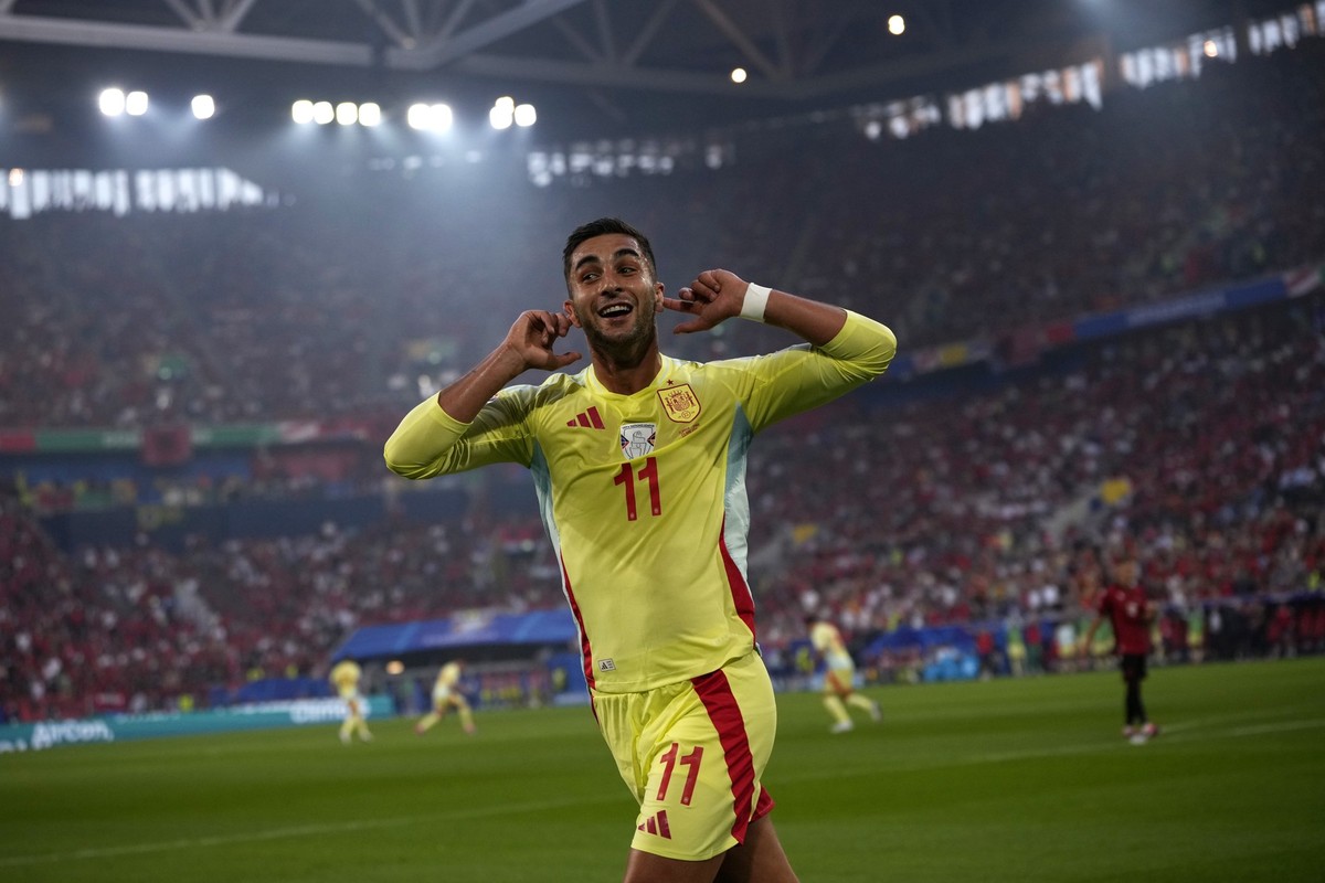 Spain&#039;s Ferran Torres celebrates after scoring his side&#039;s opening goal during a Group B match between Albania and Spain at the Euro 2024 soccer tournament in Duesseldorf, Germany, Monday, Ju ...