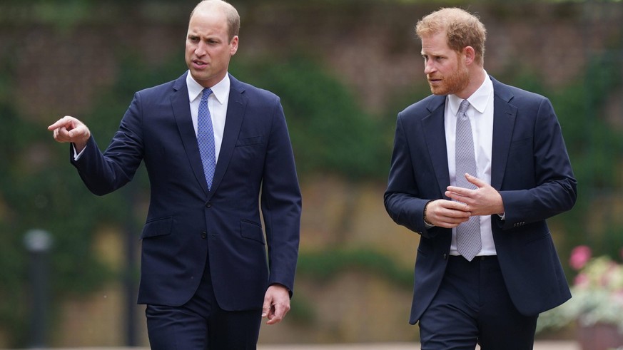. 01/07/2021. London, United Kingdom. Prince William and Prince Harry at the unveiling of the new Princess Diana statue at Kensington Palace in London. PUBLICATIONxINxGERxSUIxAUTxHUNxONLY xPoolx/xi-Im ...