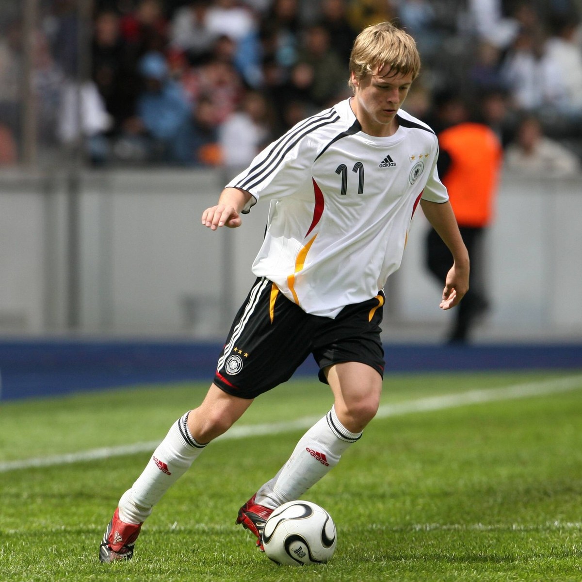 Bildnummer: 02869159 Datum: 30.05.2007 Copyright: imago/Camera 4
Felix Kroos (Deutschland U 16, li.) gegen Thimotee Kolodziejczak (Frankreich U 16); Vdig, quer, Nationalmannschaft, Nationaltrikot, Zw ...