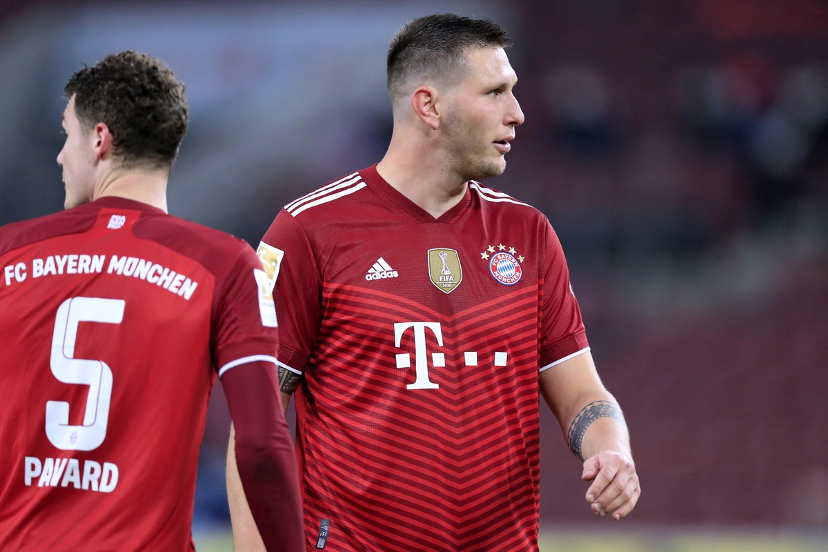 SUELE Niklas FC Bayern Muenchen mit PAVARD DFL 1.Fussball Bundesliga Saison 2021 - 2022 Spiel 1.FC Koeln - FC Bayern Muenchen 0 : 4 am 15. 01. 2022 in Koeln DFL REGULATIONS PROHIBIT ANY USE OF PHOTOGR ...