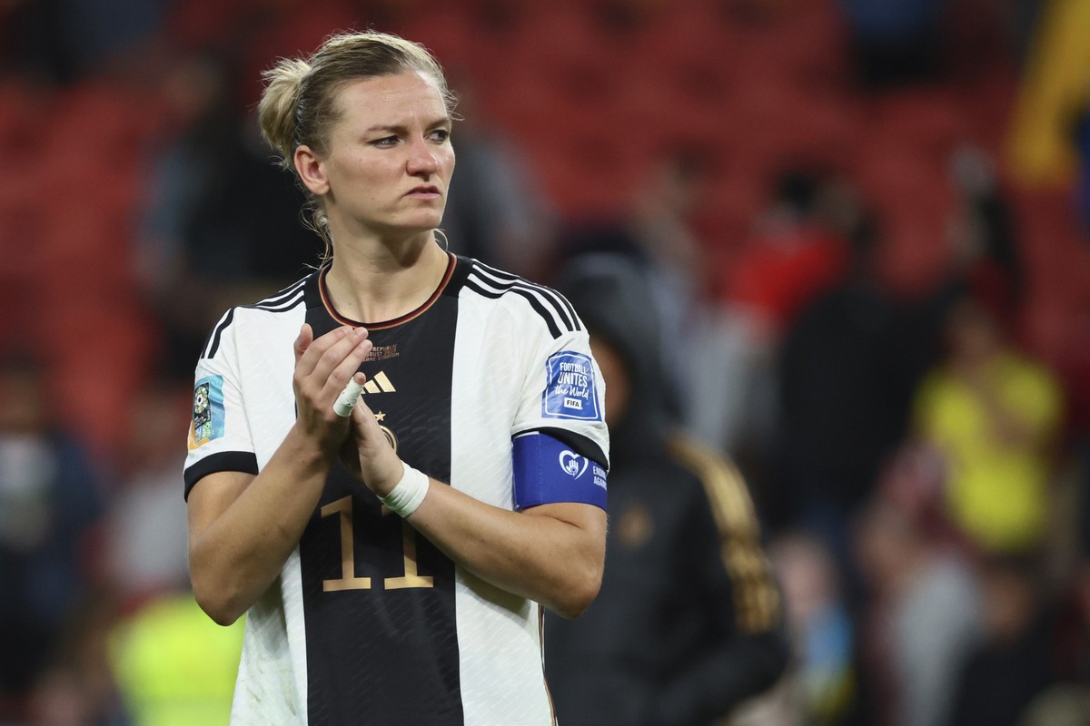 FILE - Germany's Alexandra Popp reacts following the Women's World Cup Group H soccer match between South Korea and Germany in Brisbane, Australia, Thursday, Aug. 3, 2023. (AP Photo/Tertius ...