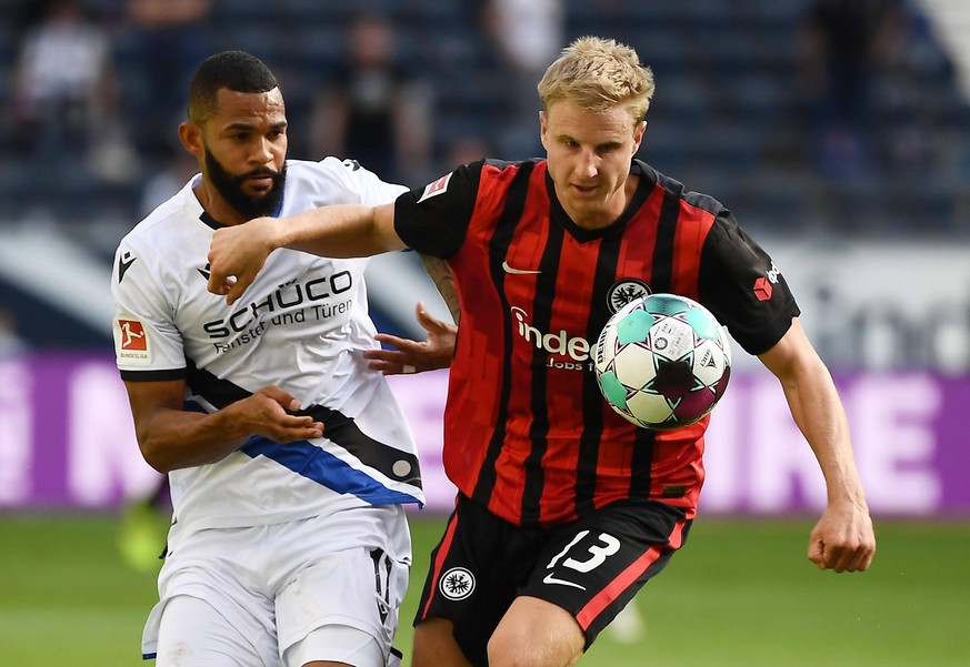 Cebio Soukou (l.) erzielte das 1:0 für Arminia Bielefeld gegen Eintracht Frankfurt.