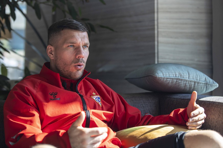 Lukas Podolski kann vorerst nicht weiter Europa-League-Spiele für RTL+ besprechen.