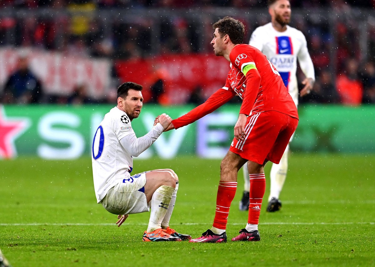 FUSSBALL CHAMPIONS LEAGUE SAISON 2022/2023 Achtelfinal Rueckspiel FC Bayern Muenchen - Paris Saint-Germain 08.03.2023 Lionel Messi l, iParis Saint-Germain mit Thomas Mueller re, FC Bayern Muenchen *** ...