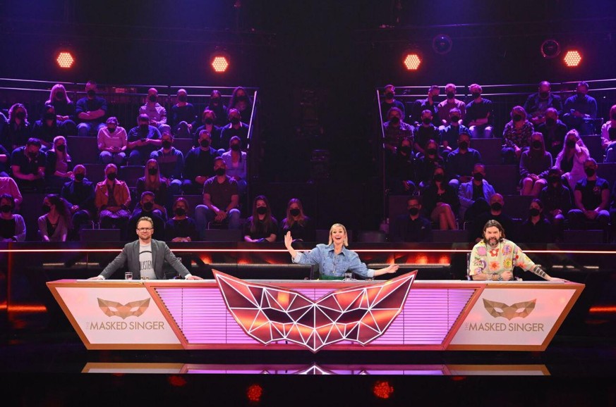 Ralf Schmitz, Ruth Moschner und Rea Garvey bildeten in der ersten Show der sechsten "The Masked Singer"-Staffel das Rateteam.