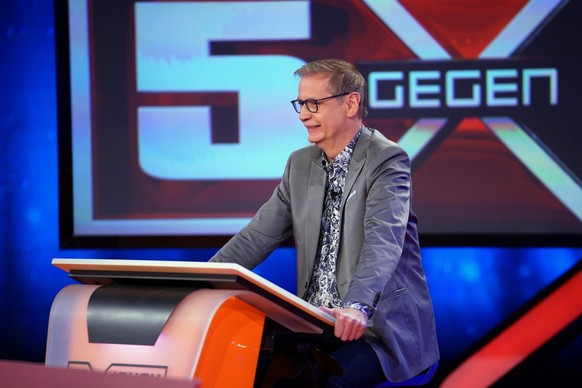 Günther Jauch tritt alleine gegen ein 5-köpfiges prominentes Rate-Team an.
Die Verwendung des sendungsbezogenen Materials ist nur mit dem Hinweis und Verlinkung auf TVNOW gestattet.