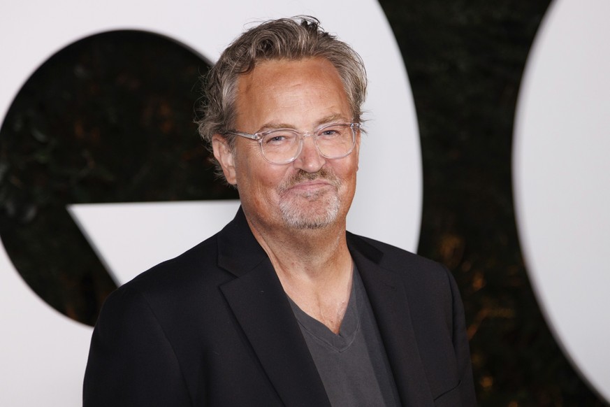 ARCHIV - 18.11.2022, USA, West Hollywood: Matthew Perry, US-Schauspieler, kommt zur GQ Men of the Year-Party. (zu dpa «Stiftung in Gedenken an gestorbenen Schauspieler Perry eingerichtet») Foto: Willy ...