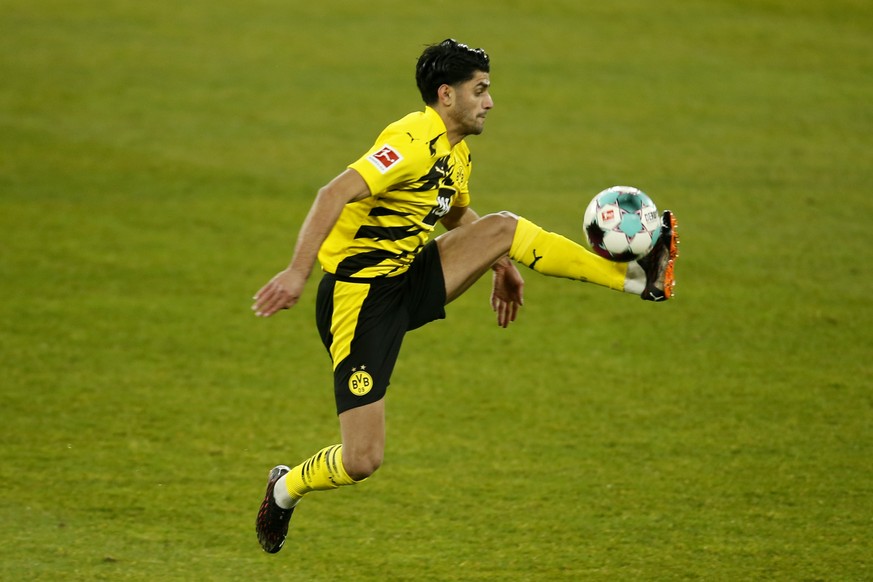 Dortmund&#039;s Mahmoud Dahoud controls the ball during the German Bundesliga soccer match between FC Schalke 04 and Borussia Dortmund in Gelsenkirchen, Germany, Saturday, Feb. 20, 2021. (Leon Kuegele ...