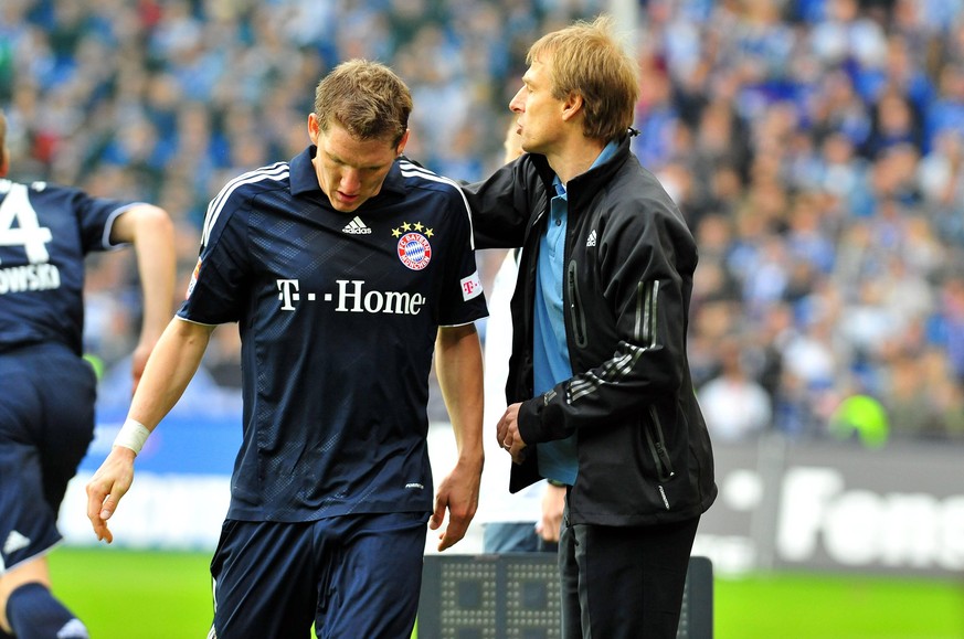 Bildnummer: 04433485 Datum: 18.04.2009 Copyright: imago/pmk
Bastian Schweinsteiger und Trainer J