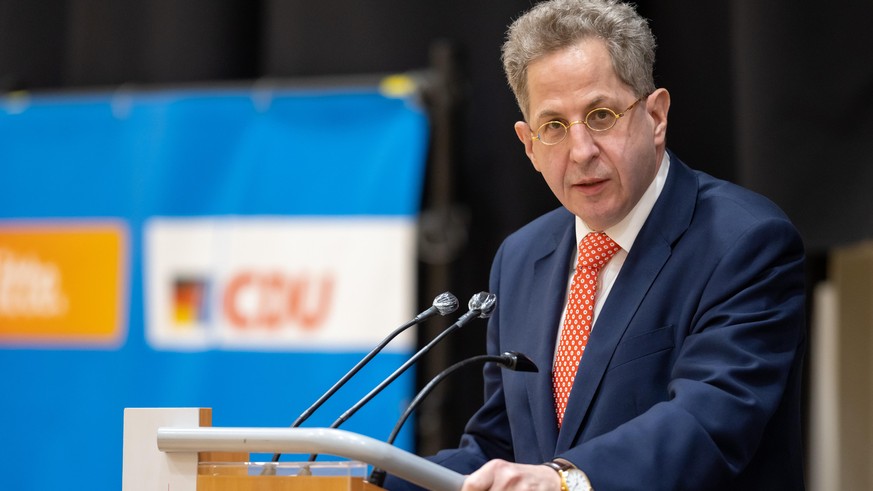 30.04.2021, Thüringen, Suhl: Hans-Georg Maaßen (CDU) spricht vor der Wahlkreisvertreterversammlung der CDU-Kreisverbände in Südthüringen. Bei der Versammlung entscheiden die Delegierten der vier Südth ...