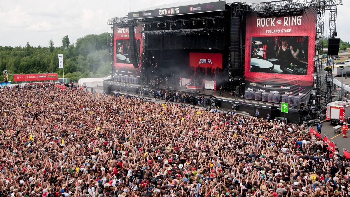 Nuerburg Centerstage mit Sum41 auf der Buehne und Publikum Rock am Ring 2017 Tag 2 Copyright: xReinelt/Eibner-Pressefotox EPDRT