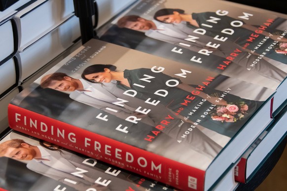 London, UK - 13 August 2020 Copies of the book Finding Freedom, Harry and Meghan and the Making of a Modern Royal Family, by Omid Scobie and Carolyn Durand displayed in bookstores in London. The book  ...