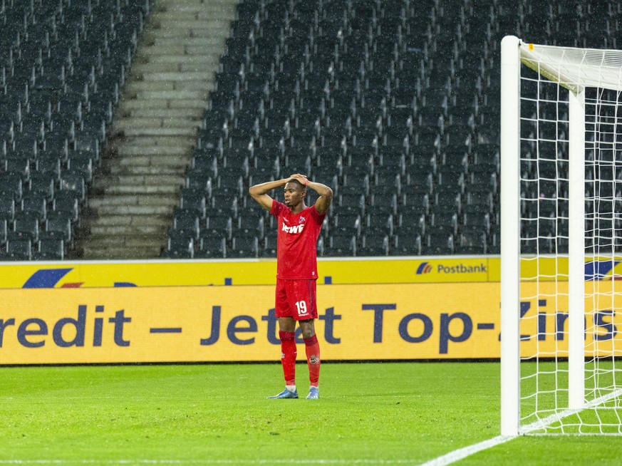 Enttaeuschung nach der Niederlage, Kingsley Ehizibue Koeln, erstes Geisterspiel der Bundesliga wegen der Coronavirus-Epidemie, Fussball, 2019/2020, Borussia Moenchengladbach vs. 1. FC Koeln 2-1 Erstes ...